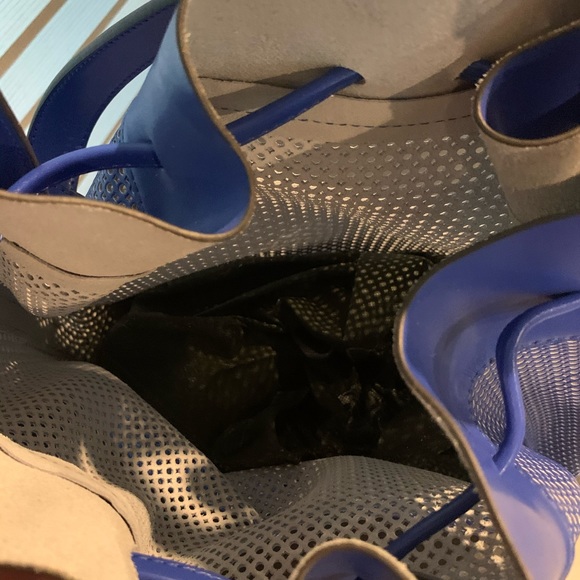 VINCE CAMUTO Blue Drawstring Leather Bag w/ Pouch - Picture 6 of 8